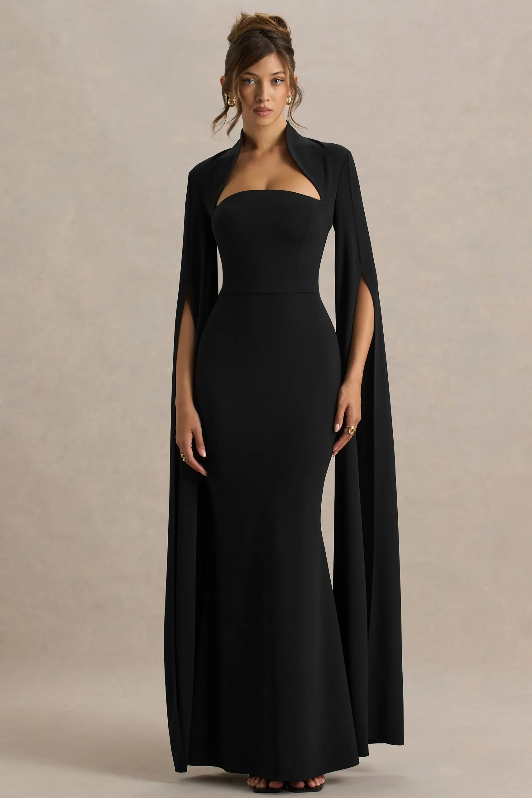 Esme | Vestido Maxi Negro con Escote Cuadrado y Mangas Tipo Capa