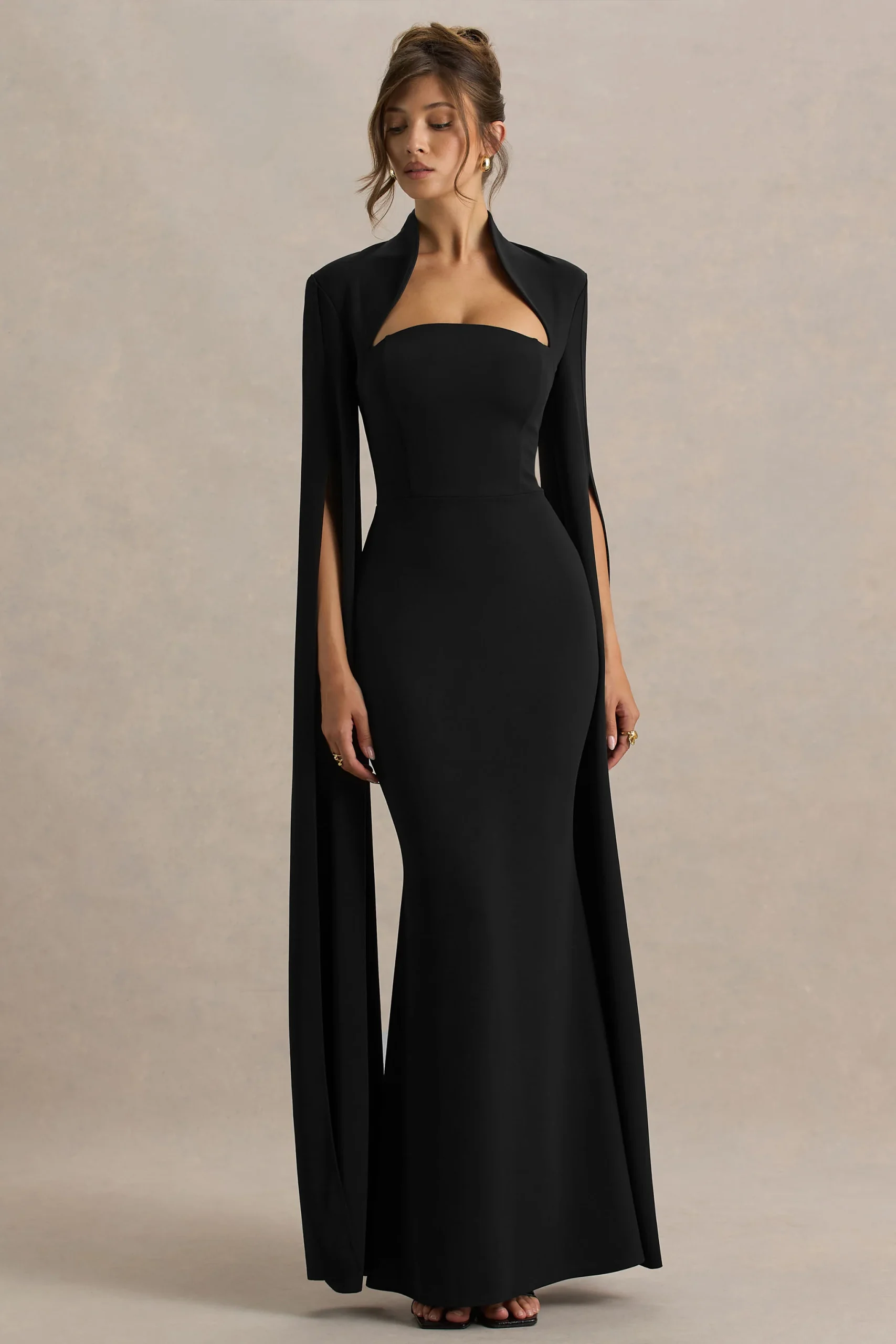Esme | Vestido Maxi Negro con Escote Cuadrado y Mangas Tipo Capa - Imagen 5