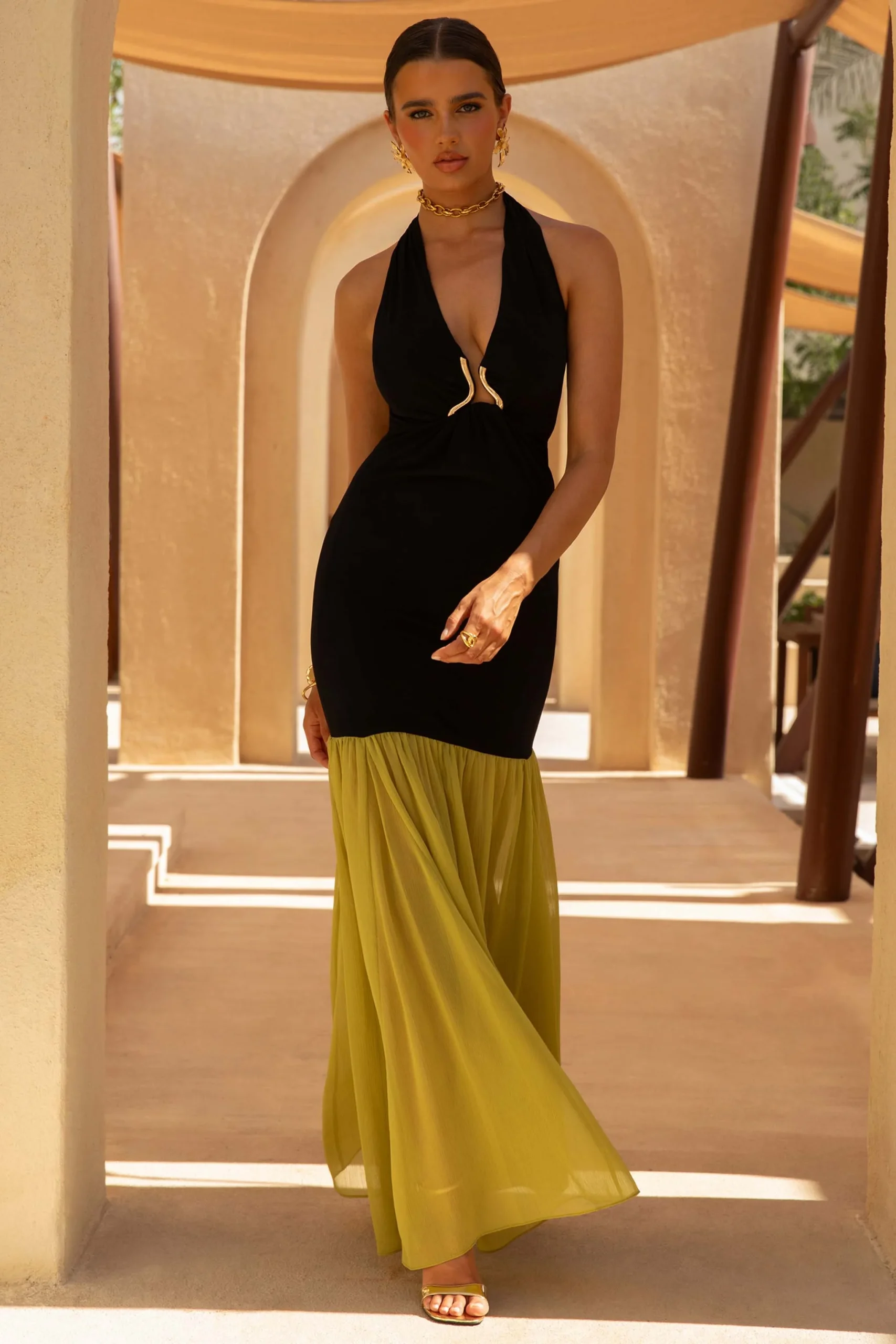 Edda | Vestido largo en negro y verde con cintura caída y espalda descubierta - Imagen 4